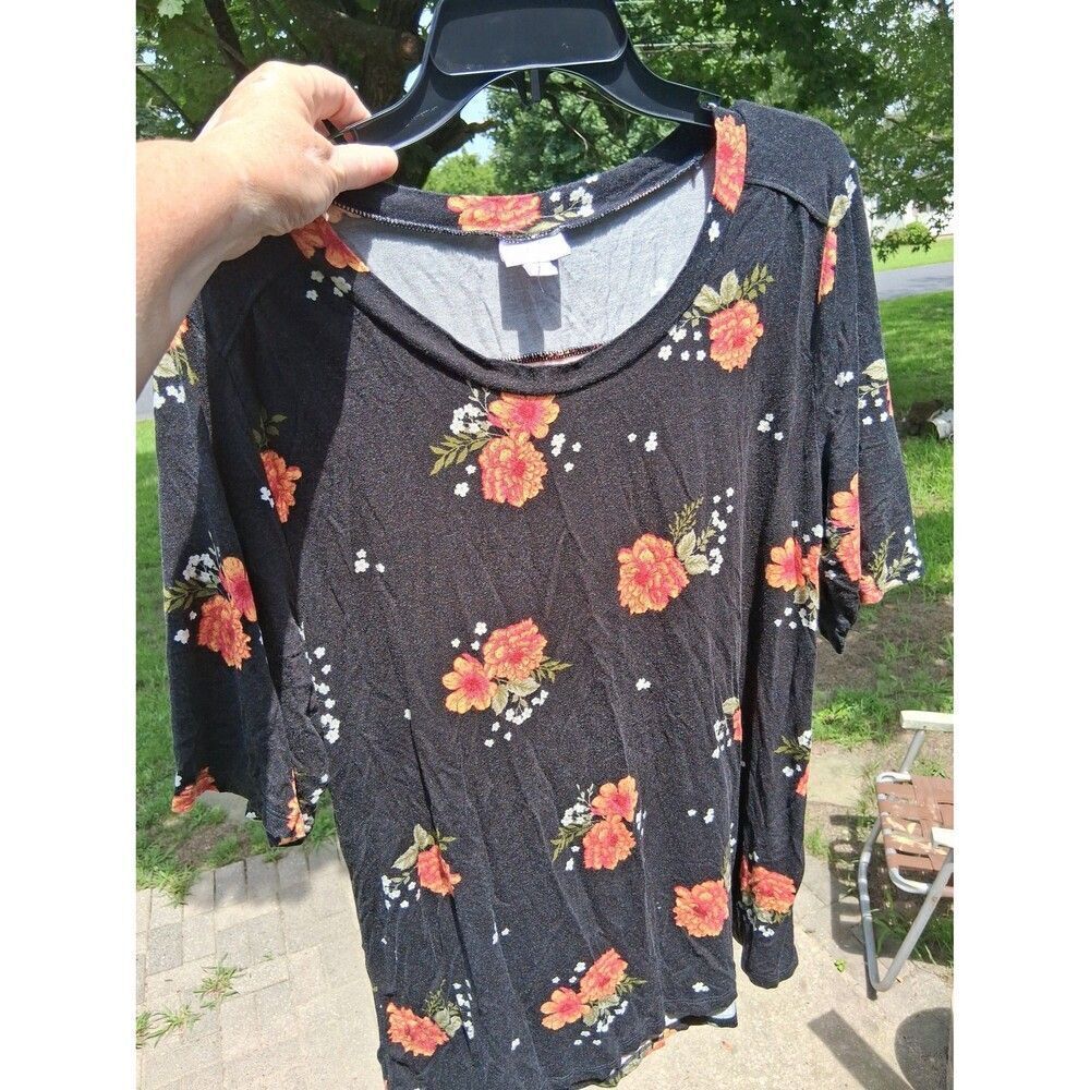 LuLaRoe Women's Top Medium Black Floral Scoop Neck Short Sleeve